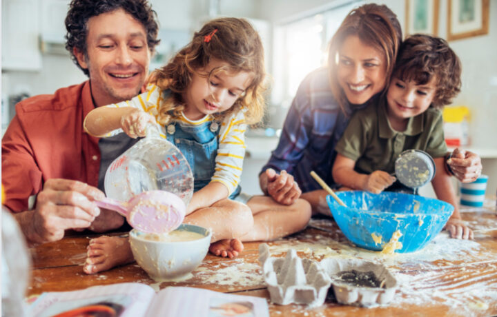kids baking with parents