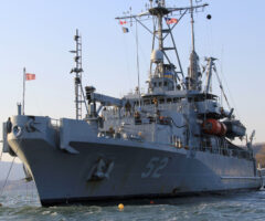 navy ship USNS Salvor